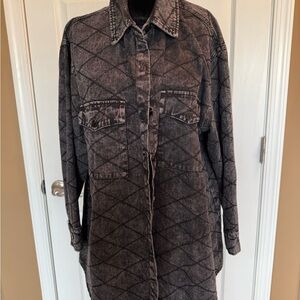 DAVI & DANI Curved Hem Diamond Quilted Button Denim Shacket Casual Style